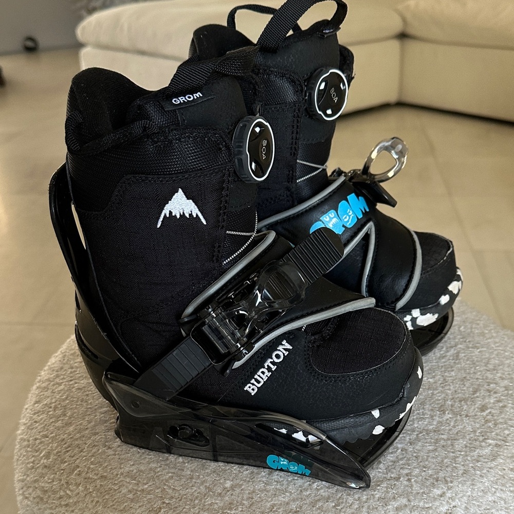 Burton Black Snowboard Boots with Burton snowboard bindings Set